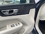Volvo XC60 2.0 T8 Twin Engine AWD Momentum Pro trekhaak pano stoelverwarming