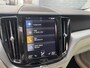 Volvo XC60 2.0 T8 Twin Engine AWD Momentum Pro trekhaak pano stoelverwarming