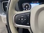 Volvo XC60 2.0 T8 Twin Engine AWD Momentum Pro trekhaak pano stoelverwarming