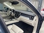 Volvo XC60 2.0 T8 Twin Engine AWD Momentum Pro trekhaak pano stoelverwarming