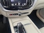 Volvo XC60 2.0 T8 Twin Engine AWD Momentum Pro trekhaak pano stoelverwarming