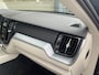 Volvo XC60 2.0 T8 Twin Engine AWD Momentum Pro trekhaak pano stoelverwarming