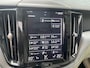 Volvo XC60 2.0 T8 Twin Engine AWD Momentum Pro trekhaak pano stoelverwarming