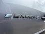 Peugeot e-Expert L3 75 kWh 136pk | ACTIE | 8 jaar garantie | 0% financial lease| NAVI | Apple Carplay | Android Auto | Parkeersensoren voor en achter | Achteruitrijcamera | Dode hoek detectie | Mistlampen | Licht- en regensensor | Automatische verlichting | Digital cockpit | Tussenwand comfort met raam | Houten afwerking laadruimte | LED laadruimteverlichting | Reservewiel | van €49.119 voor €36.695 ex. BTW rijklaar