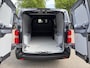 Peugeot e-Expert L3 75 kWh 136pk | ACTIE | 8 jaar garantie | 0% financial lease| NAVI | Apple Carplay | Android Auto | Parkeersensoren voor en achter | Achteruitrijcamera | Dode hoek detectie | Mistlampen | Licht- en regensensor | Automatische verlichting | Digital cockpit | Tussenwand comfort met raam | Houten afwerking laadruimte | LED laadruimteverlichting | Reservewiel | van €49.119 voor €36.695 ex. BTW rijklaar