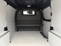 Peugeot e-Expert L2 75 kWh 136pk | 8 jaar garantie | 0% financial lease | NAVI | Apple Carplay | Android Auto | Parkeersensoren voor- en achter | Achteruitrijcamera | Dode hoek detectie | Mistlampen | Licht- en regensensor | Automatische verlichting | Digital cockpit | Tussenwand comfort met raam | Houten afwerking laadruimte | LED laadruimteverlichting | Reservewiel | van €48.119 voor €36.950 ex. BTW rijklaar