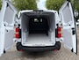 Peugeot e-Expert L3 75 kWh 136pk | ACTIE | 8 jaar garantie | 0% financial lease | Houten afwerking laadruimte | LED laadruimteverlichting | NAVI | Multimedia | Apple Carplay | Android Auto | Achteruitrijcamera | Parkeersensoren voor en achter | Dode hoek detectie | Digitale cockpit | Stuurwielbediening | Tussenwand comfort met raam | Bestuurdersstoel comfort | Bank voorpassagiers | Mistlampen | Licht- en regensensor | Reservewiel | van €48.469 voor €36.195 ex. BTW rijklaar