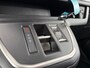 Peugeot e-Expert L3 75 kWh 136pk | 8 jaar garantie | STX SPORT | Lederen bekleding STX | STX Pakket | Dakspoiler | Sideskirts | 18 inch zwarte velgen | City NAVI Pakket | Comfort Pakket | Exterieur Pakket | Full ECO LED verlichting | Winter Pakket | Dubbele schuifdeur | Houten afwerking laadruimte | Scheidingswand comfort met raam | Reservewiel | van €54.919 voor €42.995 ex. BTW rijklaar