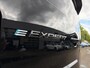 Peugeot e-Expert L3 75 kWh 136pk | 8 jaar garantie | STX SPORT | Lederen bekleding STX | STX Pakket | Dakspoiler | Sideskirts | 18 inch zwarte velgen | City NAVI Pakket | Comfort Pakket | Exterieur Pakket | Full ECO LED verlichting | Winter Pakket | Dubbele schuifdeur | Houten afwerking laadruimte | Scheidingswand comfort met raam | Reservewiel | van €54.919 voor €42.995 ex. BTW rijklaar