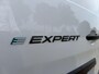 Peugeot e-Expert L2 75 kWh 136pk | 8 jaar garantie | 0% financial lease| NAVI | Apple Carplay | Android Auto | Parkeersensoren voor en achter | Achteruitrijcamera | Dode hoek detectie | Mistlampen | Licht- en regensensor | Automatische verlichting | Digital cockpit | Tussenwand comfort met raam | Houten afwerking laadruimte | LED laadruimteverlichting | Reservewiel | van €47.569 voor €36.495 ex. BTW rijklaar