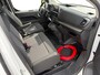 Peugeot e-Expert L2 75 kWh 136pk | 8 jaar garantie | 0% financial lease| NAVI | Apple Carplay | Android Auto | Parkeersensoren voor en achter | Achteruitrijcamera | Dode hoek detectie | Mistlampen | Licht- en regensensor | Automatische verlichting | Digital cockpit | Tussenwand comfort met raam | Houten afwerking laadruimte | LED laadruimteverlichting | Reservewiel | van €47.569 voor €36.495 ex. BTW rijklaar