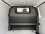 Peugeot e-Expert L2 75 kWh 136pk | 8 jaar garantie | 0% financial lease| NAVI | Apple Carplay | Android Auto | Parkeersensoren voor en achter | Achteruitrijcamera | Dode hoek detectie | Mistlampen | Licht- en regensensor | Automatische verlichting | Digital cockpit | Tussenwand comfort met raam | Houten afwerking laadruimte | LED laadruimteverlichting | Reservewiel | van €47.569 voor €36.495 ex. BTW rijklaar
