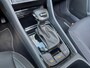 Skoda Karoq 1.5 150pk TSI ACT Business Edition Panoramisch glazenschuif-/kanteldak | Parkeersensoren achter | Trekhaak