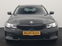 BMW 3-Serie Touring 330e Sport Line PHEV 293pk Dealer O.H. DRAVITGRAU | Trekhaak Af Fabriek | Adaptive Cruise | 360 Camera | Lederen Sportstoelen Memory & Verwarmd | Sfeerverlichting | Stuur Verwarmd | Apple Carplay | Navigatie | DAB | Plug In Hybrid |