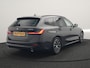 BMW 3-Serie Touring 330e Sport Line PHEV 293pk Dealer O.H. DRAVITGRAU | Trekhaak Af Fabriek | Adaptive Cruise | 360 Camera | Lederen Sportstoelen Memory & Verwarmd | Sfeerverlichting | Stuur Verwarmd | Apple Carplay | Navigatie | DAB | Plug In Hybrid |
