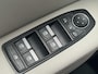 Renault Captur 1.6 E-Tech Plug-in Hybrid 160 Initiale Paris / Lederen Bekleding / Achteruitrijcamera / Stoel & Stuurverwarming / Trekhaak / Apple Carplay & Android Auto / Cruise Control / Climate Control / Parkeersensoren /