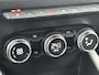 Renault Captur 1.6 E-Tech Plug-in Hybrid 160 Initiale Paris / Lederen Bekleding / Achteruitrijcamera / Stoel & Stuurverwarming / Trekhaak / Apple Carplay & Android Auto / Cruise Control / Climate Control / Parkeersensoren /