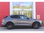 Alfa Romeo Stelvio 2.0 T 280PK Q4 AWD B-Tech | DRIVER ASSISTENCE PACK2: | ACHTERUITRIJCAMERA | PARKEERSENSOREN VOOR / ACHTER | DODEHOEKDETECTIE | DIMMENDE BINNENSPIEGEL | CONVENIENCE PACK: | KEYLESS ENTRY / START | WARMTE WERENDE VOORRUIT | ELEKTRSICHE STOELVERSTELLING MET GEHEUGEN | ELEKTRISCH VERWARMEDE VOORSTOELEN | ELEKTRISCH VERWARMBAAR STUURWIEL | LEDEREN BEKLEDING | RODE REMKLAUWEN | 19"INCH LICHTMETALEN VELGEN | BI-XENON KOPLAMPEN MET SPROEIINSTALATIE | ELEKTRISCHE ACHTERKLEP | NAVIGATIE | DAB+ RADIO | ADAPTIVE CRUISE CONTROL |