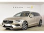 Volvo V60 T6 350PK Plug-in Hybrid AWD Ultimate Bright / Adaptive Cruise Control / Harman Kardon / 360 Camera / Elektrisch glazen schuif-kanteldak / Head-up Display / Nappa leer met stoelventilatie / Elektrisch verstelbare stoelen met geheugen / Stoelverwarming / Stuurverwarming