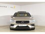 Volvo V60 T6 350PK Plug-in Hybrid AWD Ultimate Bright / Adaptive Cruise Control / Harman Kardon / 360 Camera / Elektrisch glazen schuif-kanteldak / Head-up Display / Nappa leer met stoelventilatie / Elektrisch verstelbare stoelen met geheugen / Stoelverwarming / Stuurverwarming