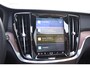 Volvo V60 T6 350PK Plug-in Hybrid AWD Ultimate Bright / Adaptive Cruise Control / Harman Kardon / 360 Camera / Elektrisch glazen schuif-kanteldak / Head-up Display / Nappa leer met stoelventilatie / Elektrisch verstelbare stoelen met geheugen / Stoelverwarming / Stuurverwarming