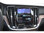 Volvo V60 T6 350PK Plug-in Hybrid AWD Ultimate Bright / Adaptive Cruise Control / Harman Kardon / 360 Camera / Elektrisch glazen schuif-kanteldak / Head-up Display / Nappa leer met stoelventilatie / Elektrisch verstelbare stoelen met geheugen / Stoelverwarming / Stuurverwarming