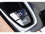 Volvo V60 T6 350PK Plug-in Hybrid AWD Ultimate Bright / Adaptive Cruise Control / Harman Kardon / 360 Camera / Elektrisch glazen schuif-kanteldak / Head-up Display / Nappa leer met stoelventilatie / Elektrisch verstelbare stoelen met geheugen / Stoelverwarming / Stuurverwarming