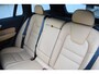 Volvo V60 T6 350PK Plug-in Hybrid AWD Ultimate Bright / Adaptive Cruise Control / Harman Kardon / 360 Camera / Elektrisch glazen schuif-kanteldak / Head-up Display / Nappa leer met stoelventilatie / Elektrisch verstelbare stoelen met geheugen / Stoelverwarming / Stuurverwarming