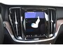 Volvo V60 T6 350PK Plug-in Hybrid AWD Ultimate Bright / Adaptive Cruise Control / Harman Kardon / 360 Camera / Elektrisch glazen schuif-kanteldak / Head-up Display / Nappa leer met stoelventilatie / Elektrisch verstelbare stoelen met geheugen / Stoelverwarming / Stuurverwarming
