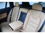 Volvo V60 T6 350PK Plug-in Hybrid AWD Ultimate Bright / Adaptive Cruise Control / Harman Kardon / 360 Camera / Elektrisch glazen schuif-kanteldak / Head-up Display / Nappa leer met stoelventilatie / Elektrisch verstelbare stoelen met geheugen / Stoelverwarming / Stuurverwarming