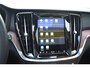 Volvo V60 T6 350PK Plug-in Hybrid AWD Ultimate Bright / Adaptive Cruise Control / Harman Kardon / 360 Camera / Elektrisch glazen schuif-kanteldak / Head-up Display / Nappa leer met stoelventilatie / Elektrisch verstelbare stoelen met geheugen / Stoelverwarming / Stuurverwarming