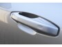 Volvo V60 T6 350PK Plug-in Hybrid AWD Ultimate Bright / Adaptive Cruise Control / Harman Kardon / 360 Camera / Elektrisch glazen schuif-kanteldak / Head-up Display / Nappa leer met stoelventilatie / Elektrisch verstelbare stoelen met geheugen / Stoelverwarming / Stuurverwarming