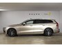 Volvo V60 T6 350PK Plug-in Hybrid AWD Ultimate Bright / Adaptive Cruise Control / Harman Kardon / 360 Camera / Elektrisch glazen schuif-kanteldak / Head-up Display / Nappa leer met stoelventilatie / Elektrisch verstelbare stoelen met geheugen / Stoelverwarming / Stuurverwarming