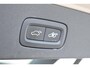 Volvo V60 T6 350PK Plug-in Hybrid AWD Ultimate Bright / Adaptive Cruise Control / Harman Kardon / 360 Camera / Elektrisch glazen schuif-kanteldak / Head-up Display / Nappa leer met stoelventilatie / Elektrisch verstelbare stoelen met geheugen / Stoelverwarming / Stuurverwarming
