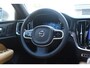 Volvo V60 T6 350PK Plug-in Hybrid AWD Ultimate Bright / Adaptive Cruise Control / Harman Kardon / 360 Camera / Elektrisch glazen schuif-kanteldak / Head-up Display / Nappa leer met stoelventilatie / Elektrisch verstelbare stoelen met geheugen / Stoelverwarming / Stuurverwarming
