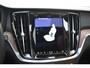 Volvo V60 T6 350PK Plug-in Hybrid AWD Ultimate Bright / Adaptive Cruise Control / Harman Kardon / 360 Camera / Elektrisch glazen schuif-kanteldak / Head-up Display / Nappa leer met stoelventilatie / Elektrisch verstelbare stoelen met geheugen / Stoelverwarming / Stuurverwarming