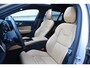 Volvo V60 T6 350PK Plug-in Hybrid AWD Ultimate Bright / Adaptive Cruise Control / Harman Kardon / 360 Camera / Elektrisch glazen schuif-kanteldak / Head-up Display / Nappa leer met stoelventilatie / Elektrisch verstelbare stoelen met geheugen / Stoelverwarming / Stuurverwarming