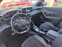 Peugeot 2008 1.2 130PK GT Automaat | Bomvol! | Afneembare Trekhaak | Premium Focal Audio | Alcantara | Panoramadak | | DAB ontvanger | Dakrails | Dimlichten automatisch
