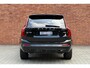 Volvo XC90 2.0 T8 Plug-in hybrid AWD Ultra Dark | Luchtvering | Bowers & Wilkins | Panoramisch schuif-/kanteldak | Geventileerde stoelen | Gelamineerde zijruiten | Extra getint glas | 360 graden camera | Massagefunctie op de voorstoelen | 22 inch. lichtmetalen velgen | Stoel-/stuurwielverwarming | Verwarmde achterbank | Volvo Guard | Pilot assist | BLIS
