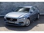 Volvo V90 2.0 T4 Momentum | Trekhaak | Achteruitrijcamera | Parkeersensoren | Navigatie | Keyless Entry | Elektrische Achterklep | Parkeerverwarming | Stoelverwarming voor en achter | BLIS | Cruise Control Adaptief