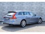 Volvo V90 2.0 T4 Momentum | Trekhaak | Achteruitrijcamera | Parkeersensoren | Navigatie | Keyless Entry | Elektrische Achterklep | Parkeerverwarming | Stoelverwarming voor en achter | BLIS | Cruise Control Adaptief