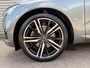 Volvo XC60 2.0 D4 R-Design / 21" Velgen / Trekhaak / Luchtvering / Kantel/Schuifdak /