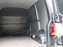 Volkswagen Transporter 2.0 TDI L1H1 204 PK Automaat | Camera | Cruise Control | Multifunctioneel stuur | Bijrijdersbank | Parkeerhulp voor + achter | Navigatie | App-Connect |
