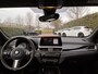 BMW X1 sDrive20i ParelWeiss | Full Options | HUD | NavPro | Stoelverw | All wheater | Uniek