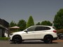 BMW X1 sDrive20i ParelWeiss | Full Options | HUD | NavPro | Stoelverw | All wheater | Uniek