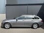 BMW 5-Serie Touring 520i High Executive Airco - Parkeersensoren - Navigatiesysteem - Trekhaak - Cruise control - Licht metalen velgen 17 inch - Start/stop systeem - Voorstoelen verwarmd - Stuur multifunctioneel - Bluetooth - Radio/ Elektrische ramen