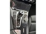 BMW 5-Serie Touring 520i High Executive Airco - Parkeersensoren - Navigatiesysteem - Trekhaak - Cruise control - Licht metalen velgen 17 inch - Start/stop systeem - Voorstoelen verwarmd - Stuur multifunctioneel - Bluetooth - Radio/ Elektrische ramen