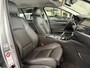 BMW 5-Serie Touring 520i High Executive Airco - Parkeersensoren - Navigatiesysteem - Trekhaak - Cruise control - Licht metalen velgen 17 inch - Start/stop systeem - Voorstoelen verwarmd - Stuur multifunctioneel - Bluetooth - Radio/ Elektrische ramen
