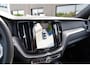 Volvo XC60 T8 Plug-in hybrid AWD Ultimate Black Edition Long Range | Head-Up | Panoramisch schuif/kanteldak | Stoelverwarming voor & achter | 360 graden camera | Standkachel | Adaptieve cruise control | Harman Kardon |