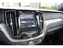 Volvo XC60 T8 Plug-in hybrid AWD Ultimate Black Edition Long Range | Head-Up | Panoramisch schuif/kanteldak | Stoelverwarming voor & achter | 360 graden camera | Standkachel | Adaptieve cruise control | Harman Kardon |